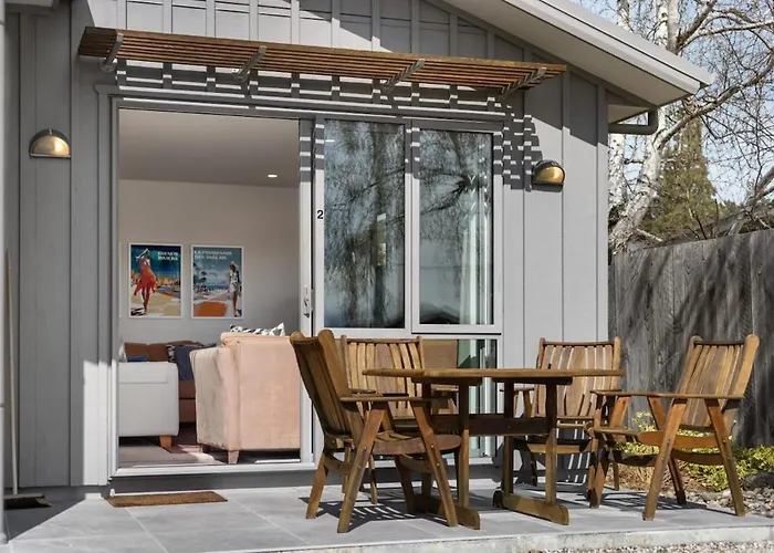 Amazing Location! 2 Bedroom Unit 別荘