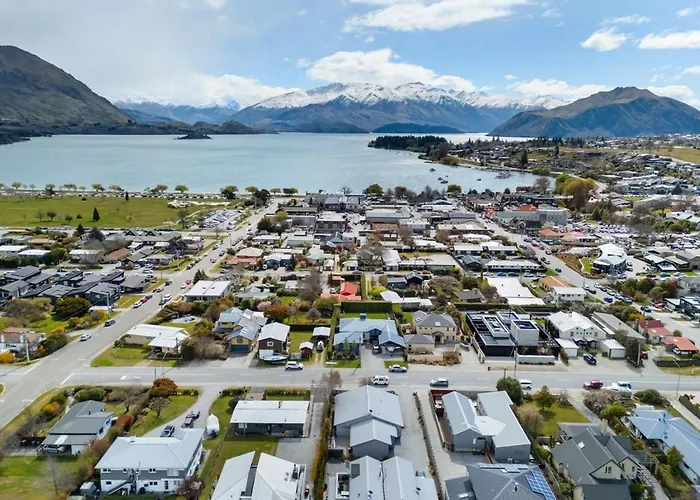 Amazing Location! 2 Bedroom Unit