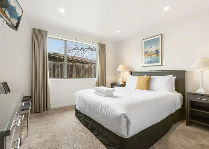 Amazing Location! 2 Bedroom Unit