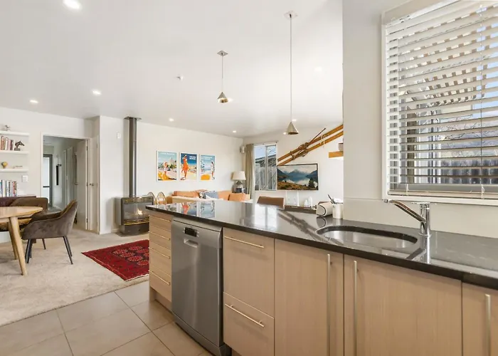 Amazing Location! 2 Bedroom Unit