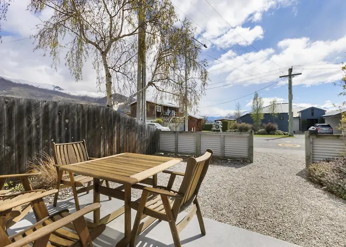 Amazing Location! 2 Bedroom Unit
